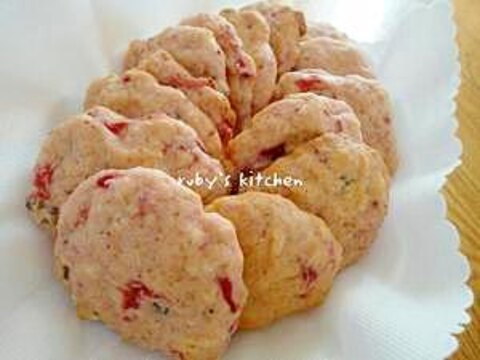 ホットケーキMIXで苺＆レーズン春色ソフトクッキー